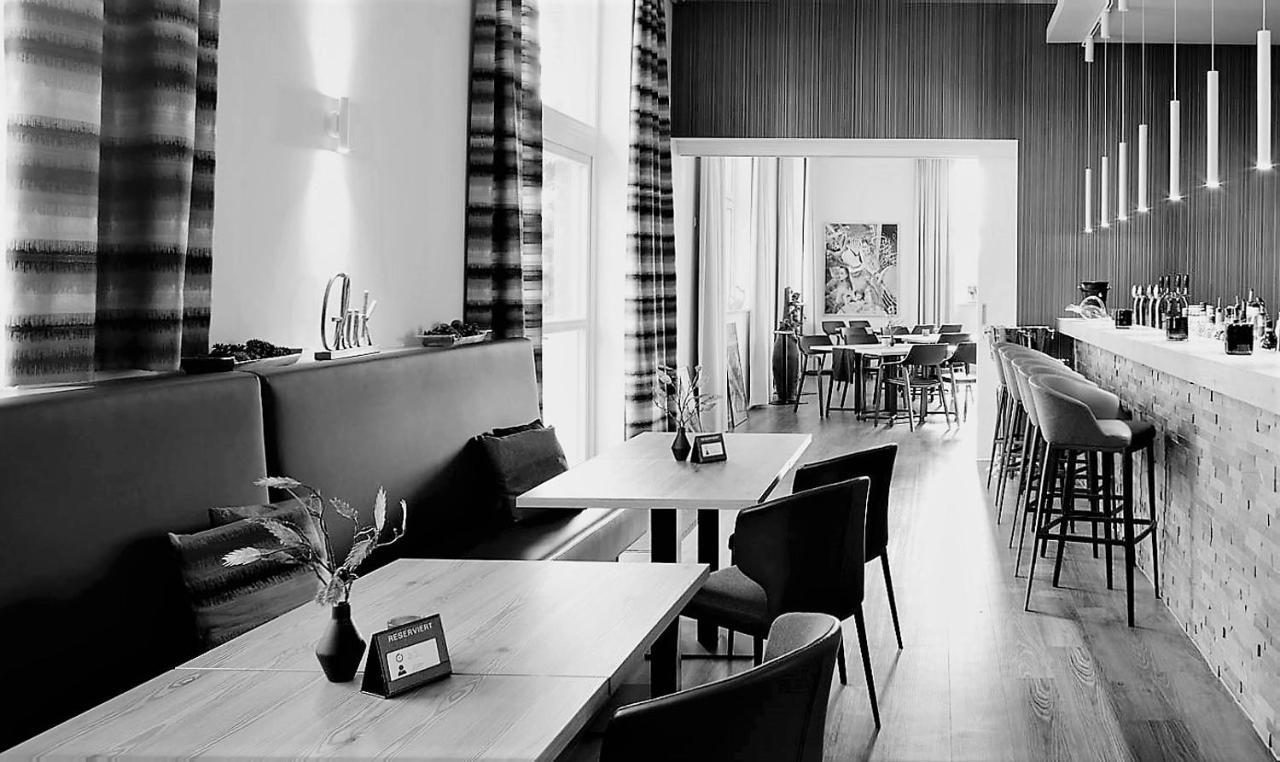 Art & Galerie Hotel Lenz Plauer See Fuenfseen Экстерьер фото